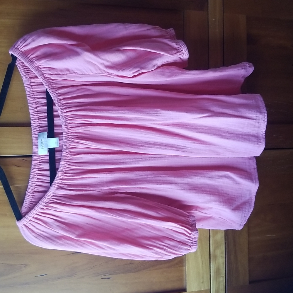 Loft crinkly cotton, on/off shoulder pullover in cute pinky shrimp shade, LP